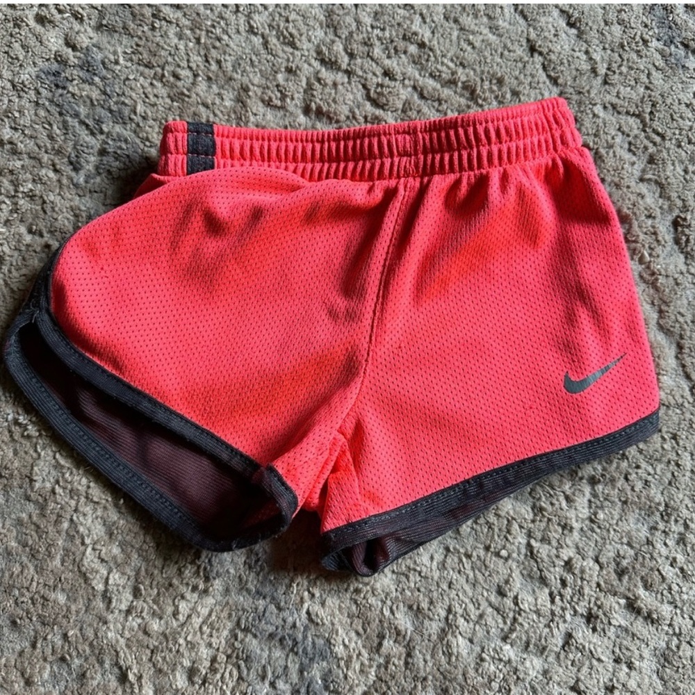 Girls Nike shorts 2t